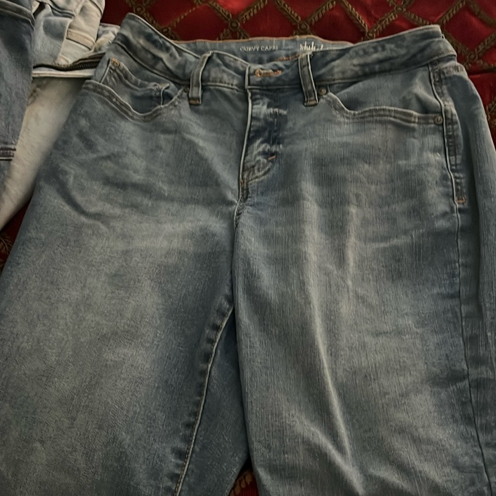Women’s jeans style and con
